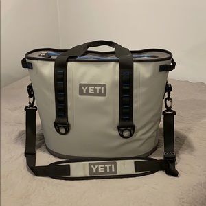 Like new Yeti Hopper 30